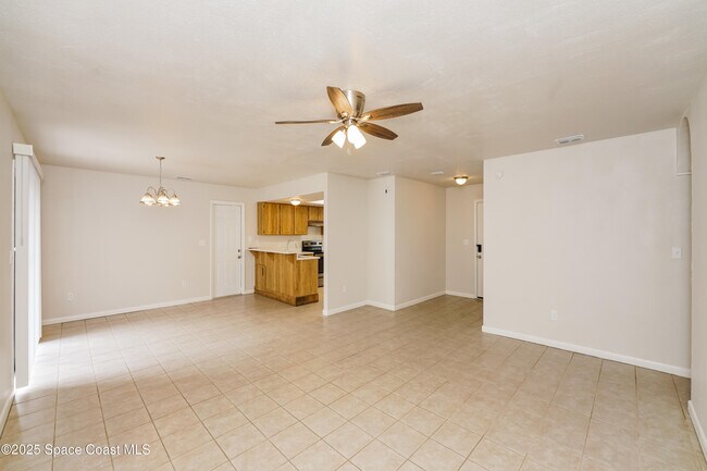 Foto del edificio - 4905 Volusia Ave