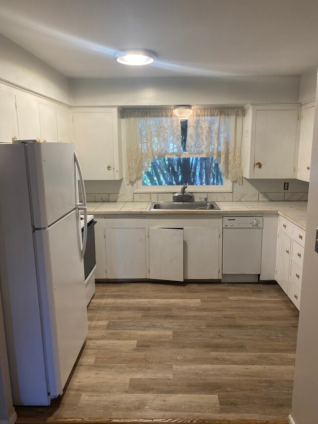 kitchen - 126 N Morgan St