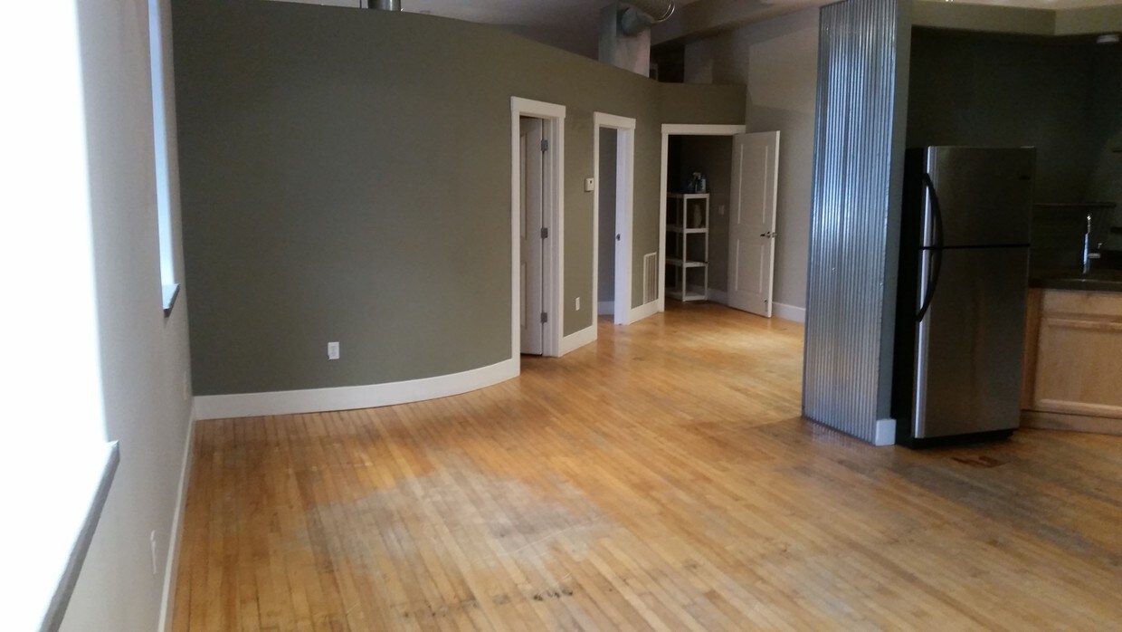 Primary Photo - 302 E Grand River Ave
