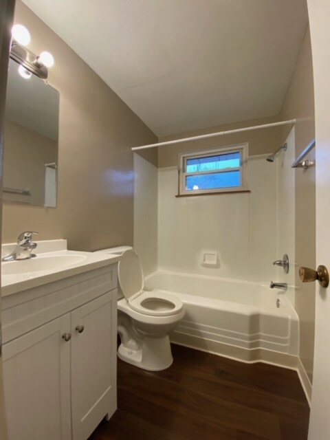 main bath upstairs - 1907 Carter Ave