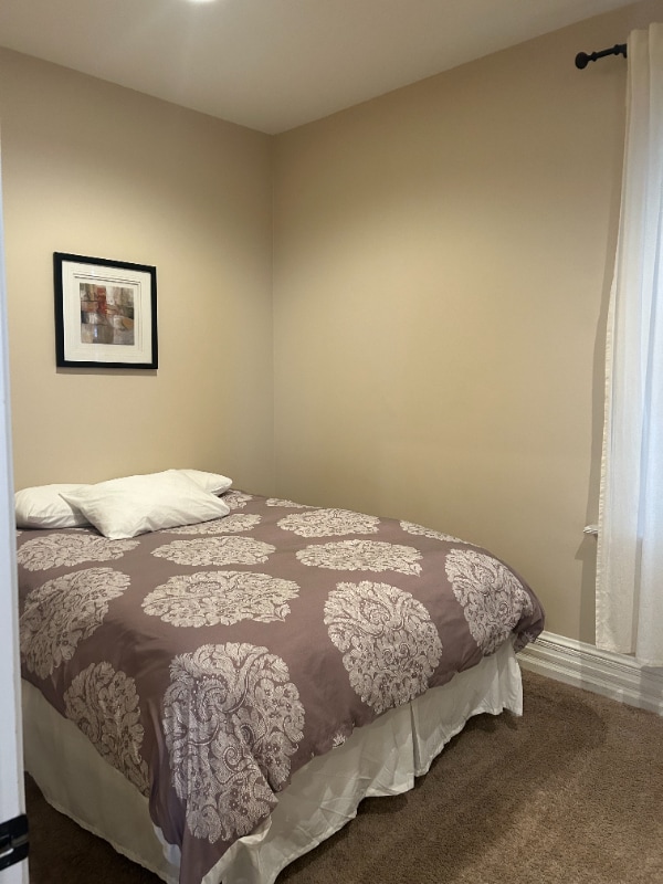 Building Photo - 1916 W Roscoe St