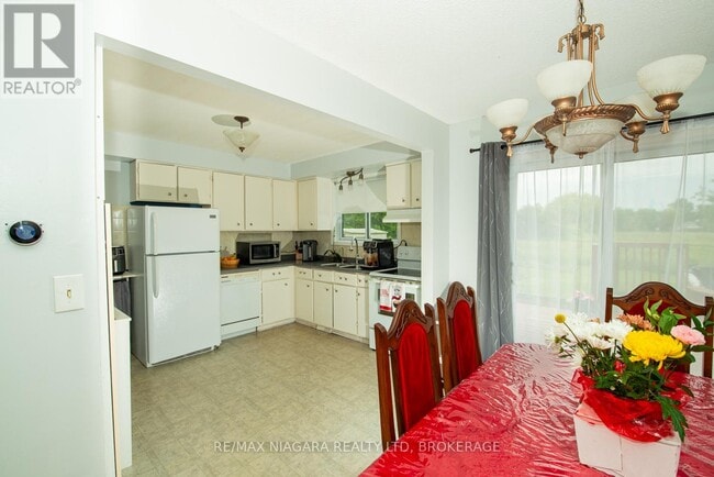 Building Photo - 47 Elmvale Crescent