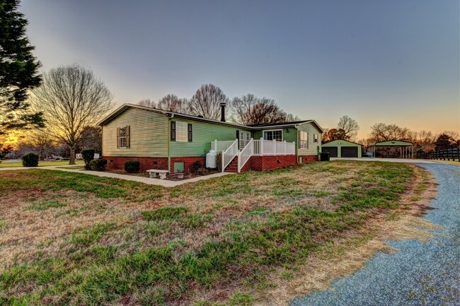 Foto del edificio - 2210 Stony Point Rd