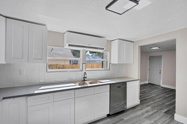 Foto del edificio - 8308 N Mulberry St