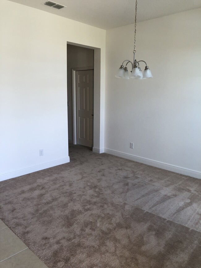 Foto del edificio - 4 BED HOME LOCATED IN WINTER GARDEN!