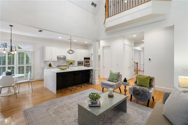 Building Photo - 6337 Cotswold Ln