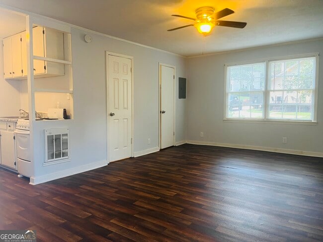 Building Photo - 603 W Haralson St