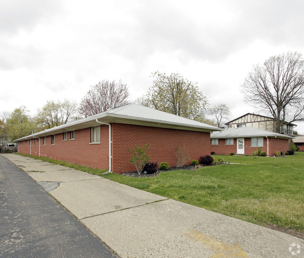 Building Photo - 3875-3905 Devon Rd