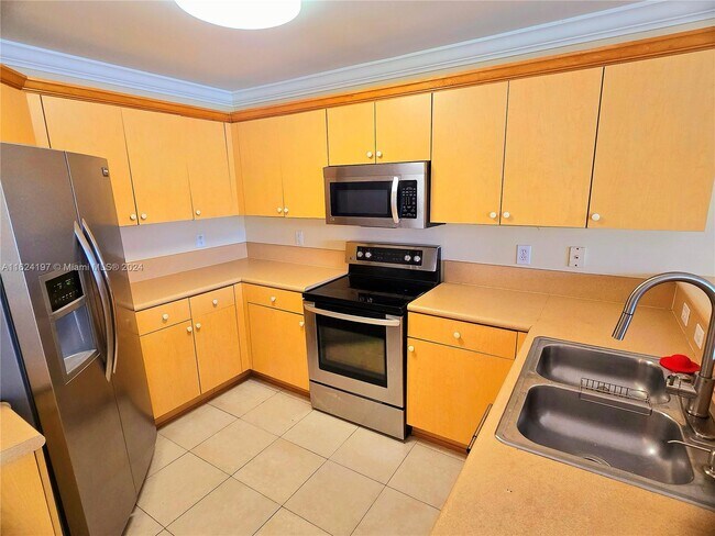 Foto del edificio - 832 Imperial Lake Rd