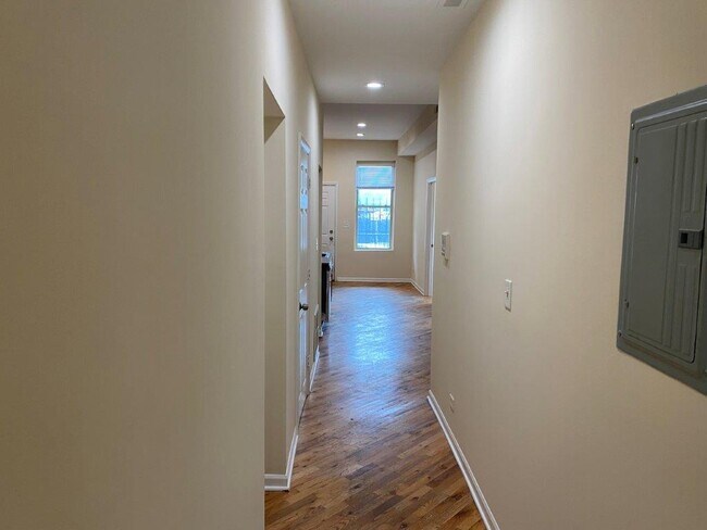 Foto del edificio - 2300 S Ridgeway Ave