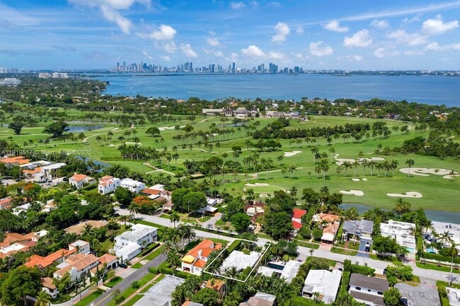 Foto del edificio - 5915 La Gorce Dr