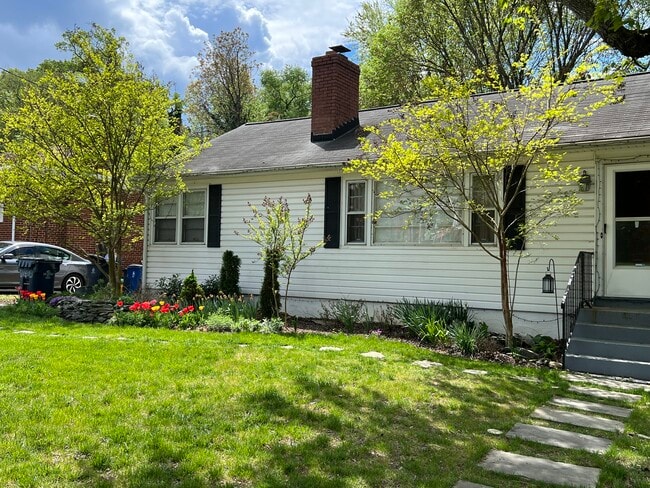 Building Photo - 140 Cree Dr