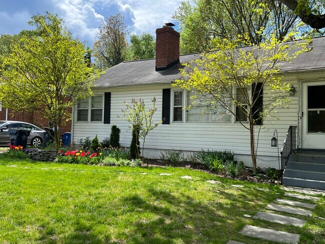 Foto del edificio - 140 Cree Dr