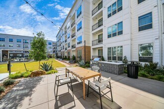 Building Photo - 15635 Memorial Dr