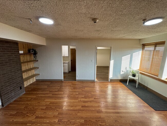 Foto del edificio - 460 W 600 N