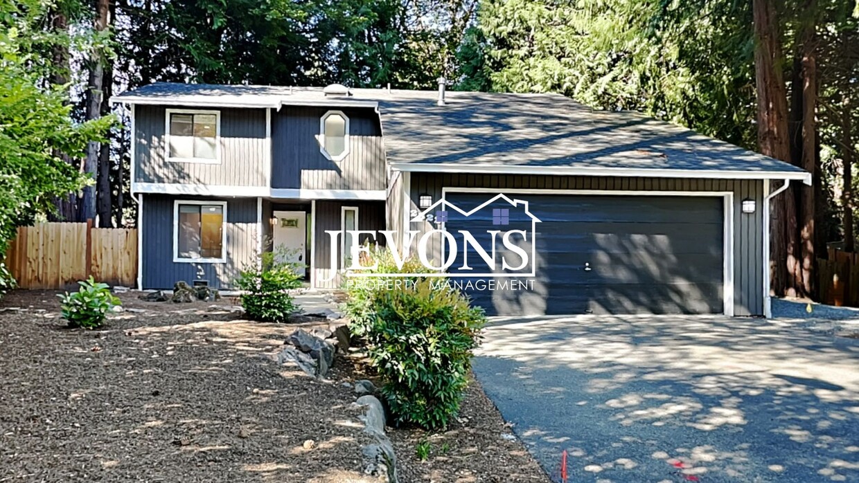 Foto principal - Charming 3-bedroom single-family home with...