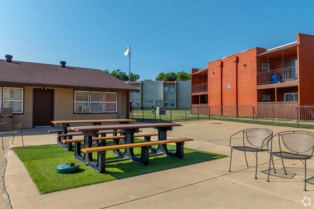 Foto del edificio - 401 N Merrill Ave