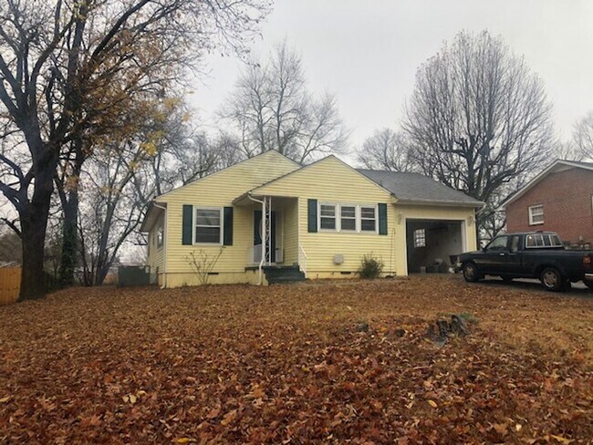 Building Photo - 603 Woodward Ave  Athens  TN  37303