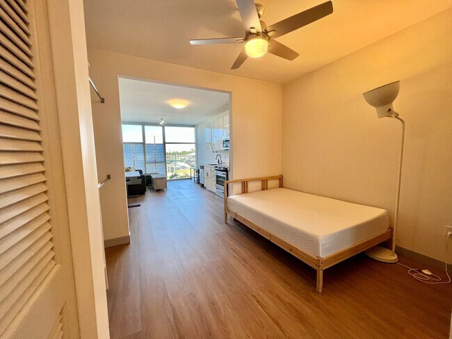 Foto del edificio - Studio, 1 Bath, 1 Parking located at The C...
