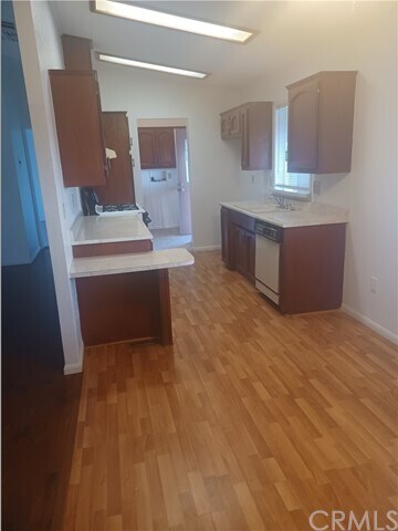 Foto del edificio - 881 Lake St