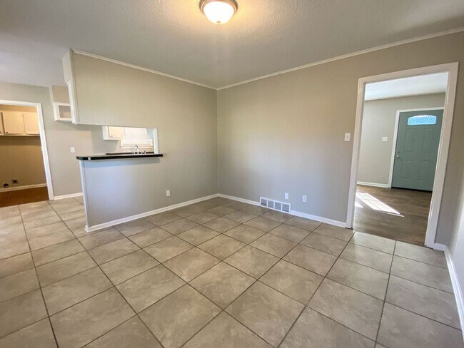 Foto del edificio - 3 bed, 2 bath near Yale and Raleigh Millin...