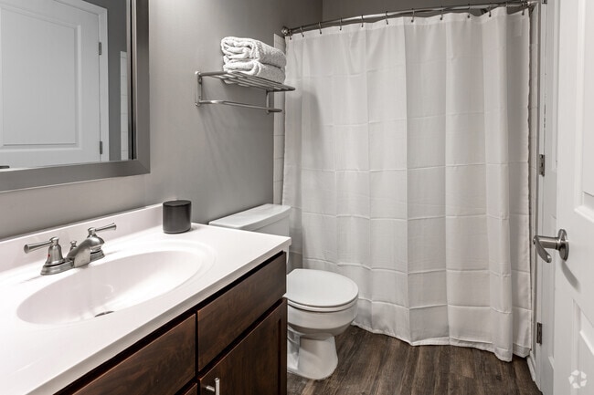 2BR, 2BA - 1,015SF - Second Bathroom - Arrive Minnetonka