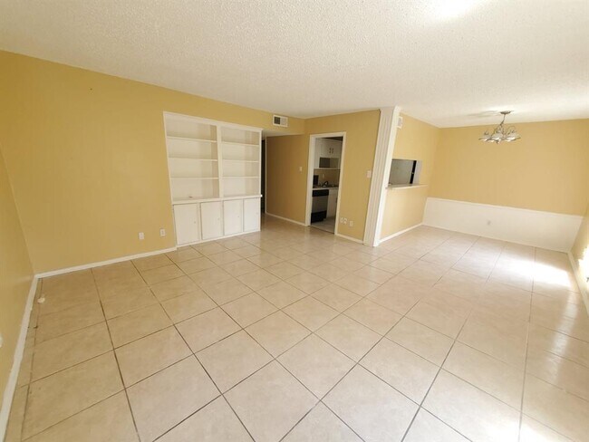 Building Photo - 6410 Del Monte Dr