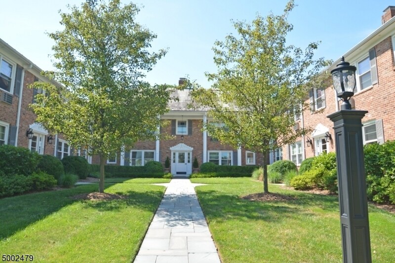 Primary Photo - 68-86 New England Ave