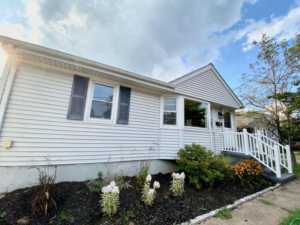 Primary Photo - 24 Beechwood Ave