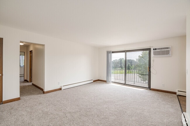 2BR, 1BA - 868SF - Town Terrace Apartments