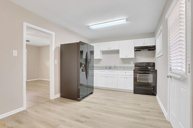 Building Photo - 3681 Daisy Dr
