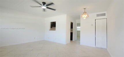 Building Photo - 304 NW 30th Ct