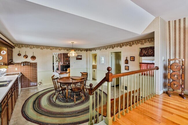 Building Photo - 334 S River Rd