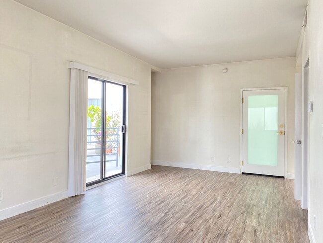 Building Photo - 2500 Abbot Kinney Blvd