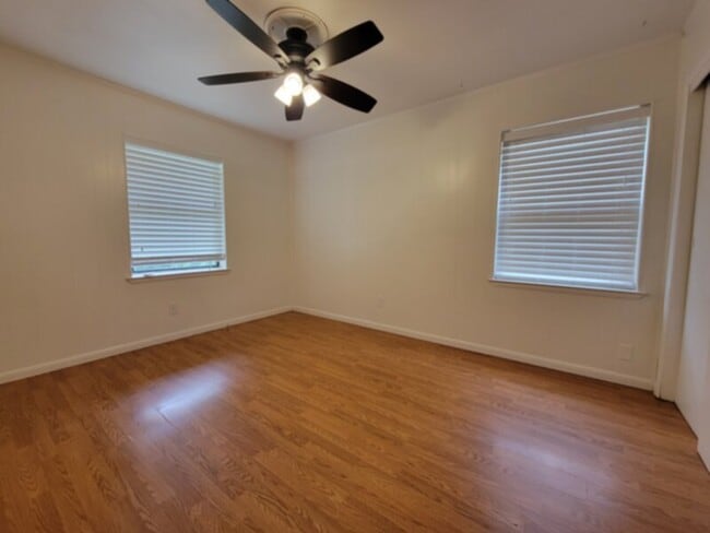 Building Photo - 3 BEDROOM HOUSE