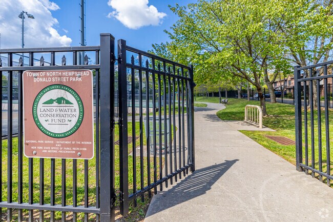 Welcome to Donald Street Park in Roslyn Heights.