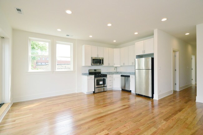 Building Photo - 2235 N Clybourn Ave