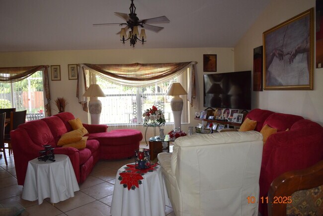 Foto del edificio - 1657 SW Duclair Ave