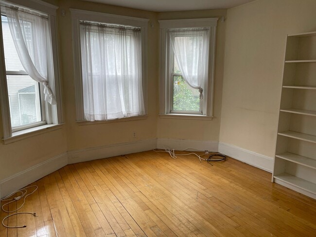 Building Photo - 48 Inman St