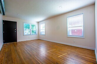 Building Photo - 116-118 N 32nd Ave