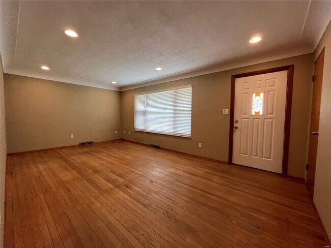 Building Photo - 811 Scott Troy Rd