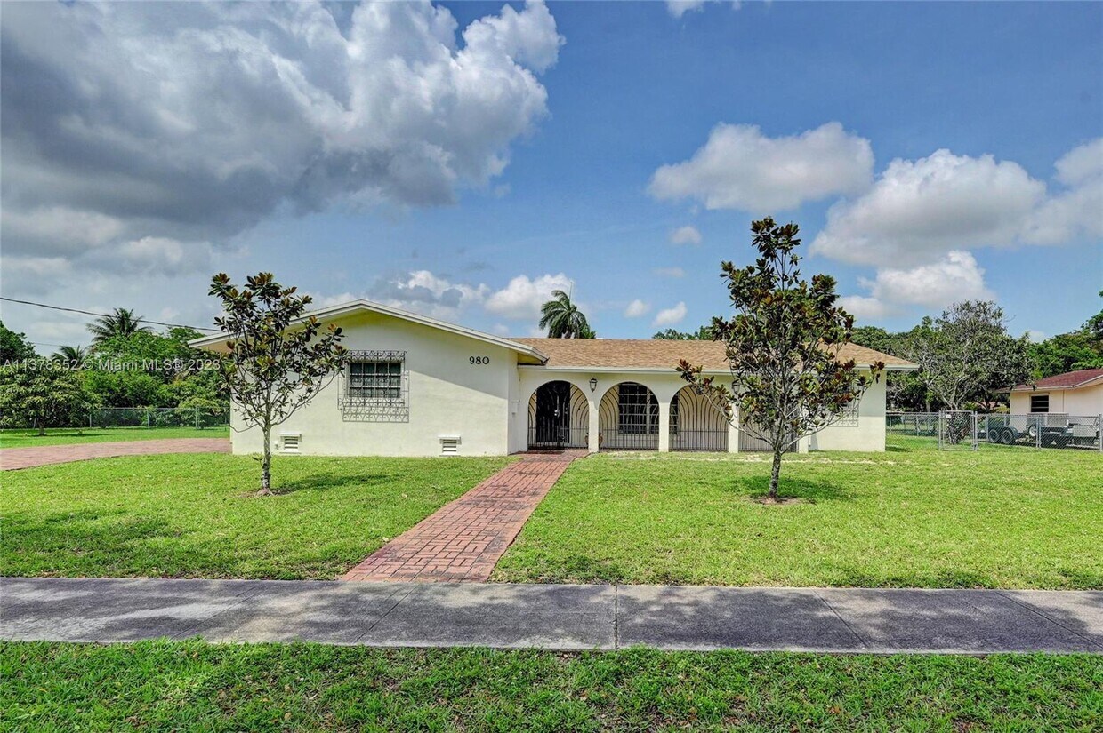 Primary Photo - 980 Renmar Dr