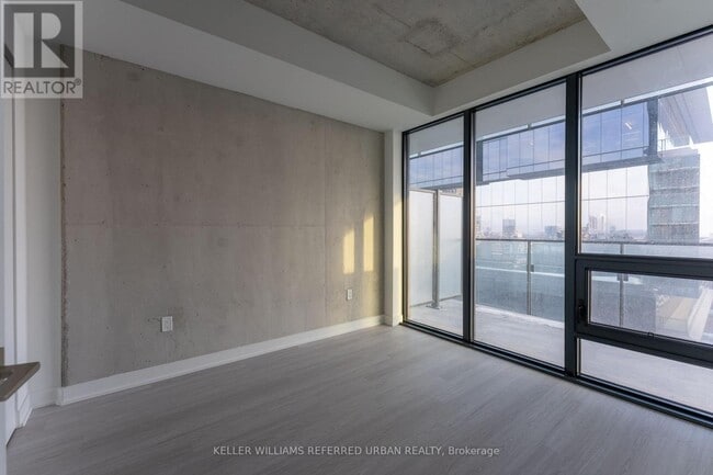 Building Photo - 284 King St E