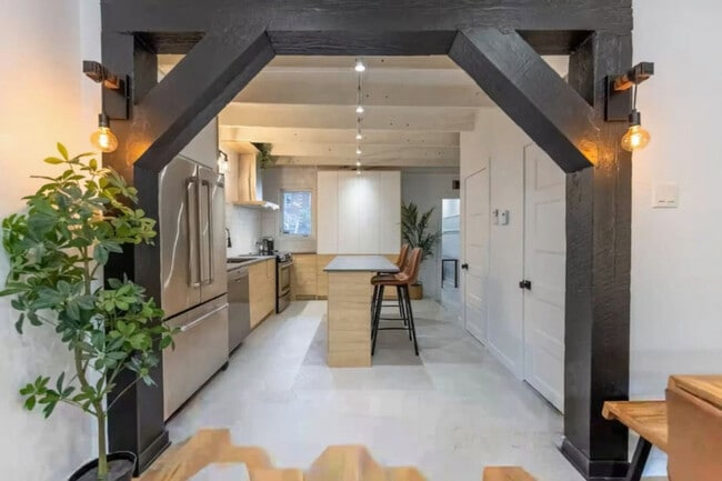 Building Photo - 8819 Rue Lajeunesse