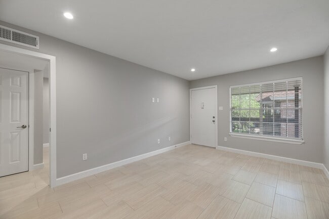 Foto del edificio - 2350 Bering Dr