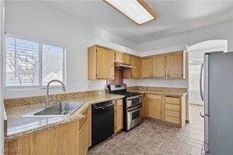 Building Photo - 8758 Arawana Pl