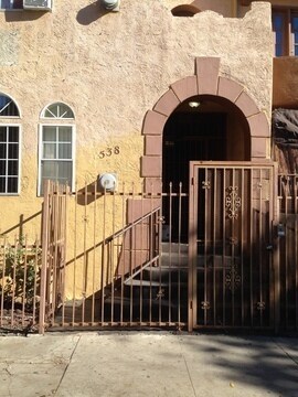 Building Photo - 538 N Alexandria Ave