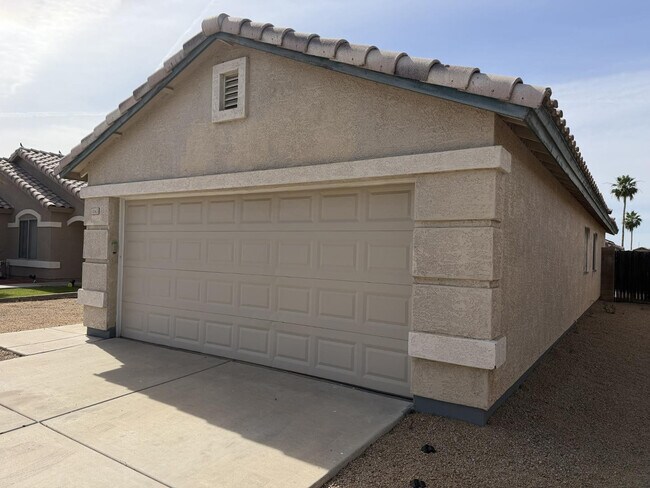 Foto del edificio - 8563 W Mission Ln