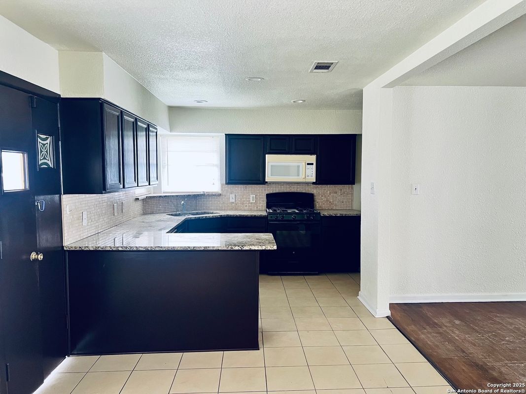 Foto principal - 243 Maplewood Ln