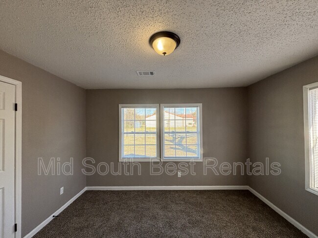 Foto del edificio - 1220 Parkway Dr